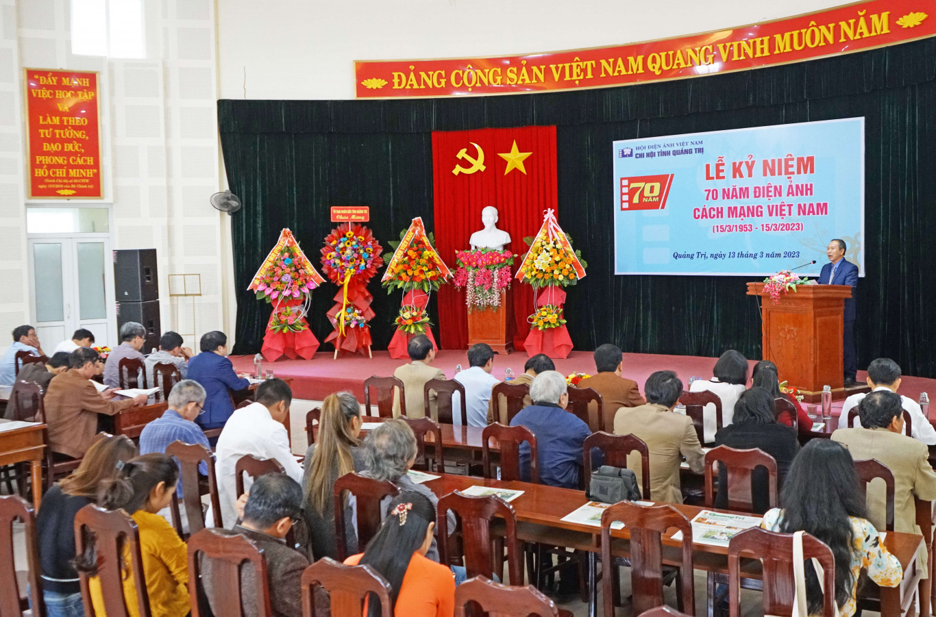 Chi Hội trưởng Chi hội Điện ảnh Việt Nam tỉnh Quảng Trị Hồ Thanh Thoan phát biểu tại buổi lễ