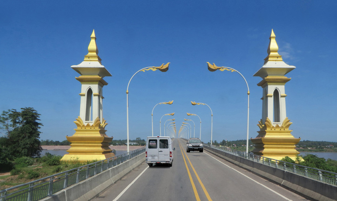 Cầu Hữu Nghị bắc qua sông Mê Kông nối giữa biên giới Thái Lan - Lào - Ảnh: Đan Tâm