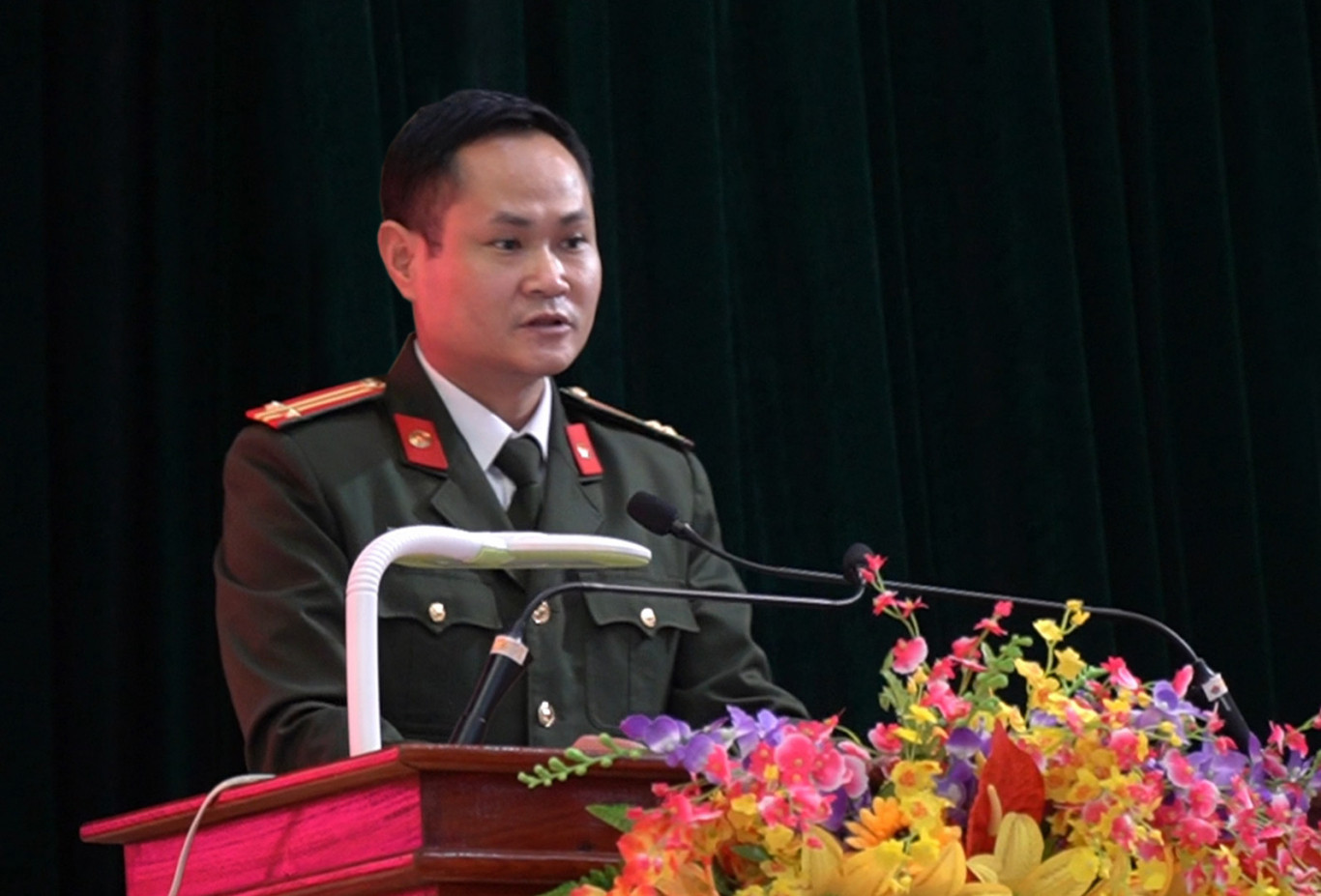 Trung tá Kiều Đức Tính - Phó Giám đốc Công an tỉnh Quảng Trị phát biểu tại buổi tổng kết