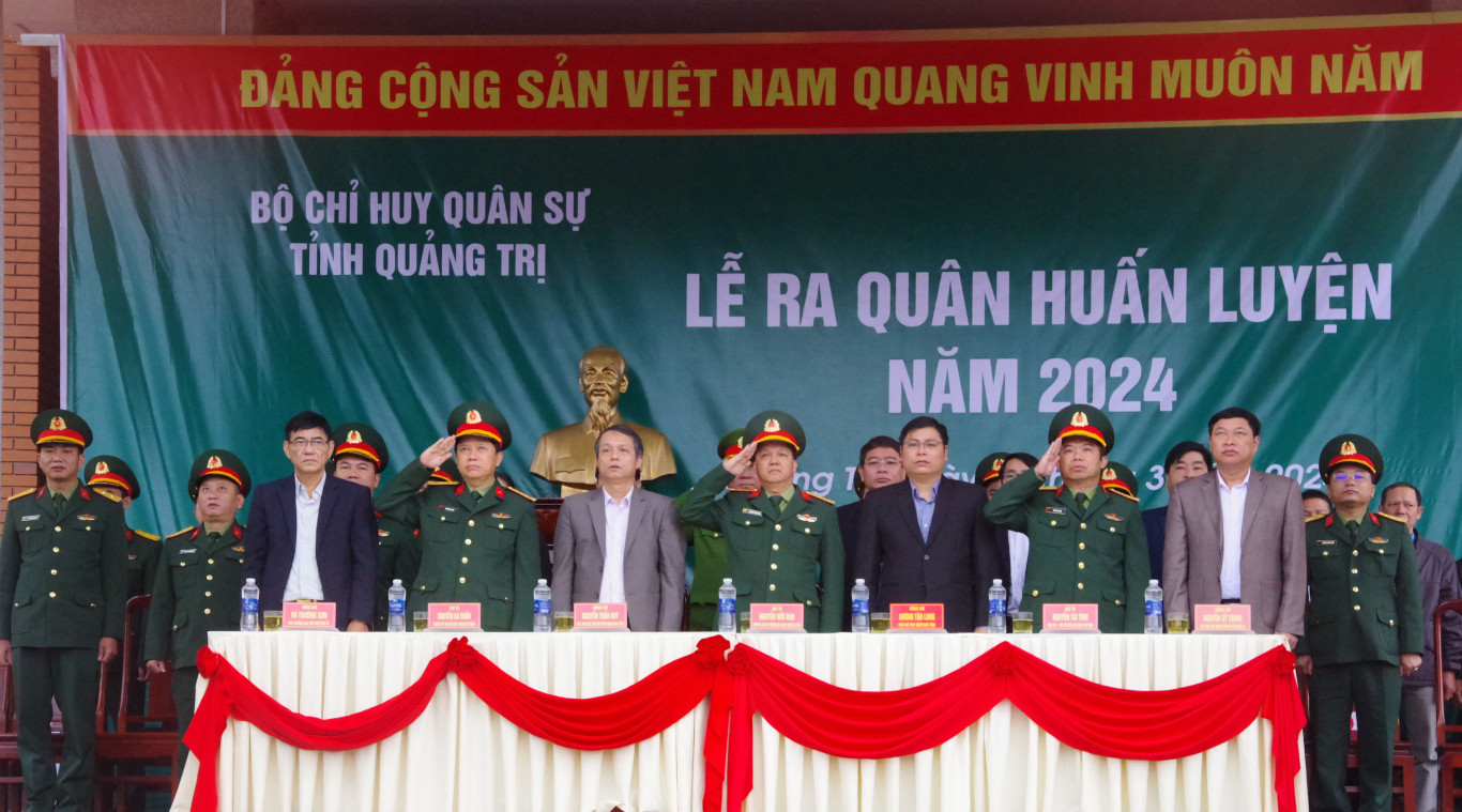 Đại biểu dự Lễ ra quân huấn luyện năm 2024 tại Bộ CHQS tỉnh - Ảnh: Xuân Diện