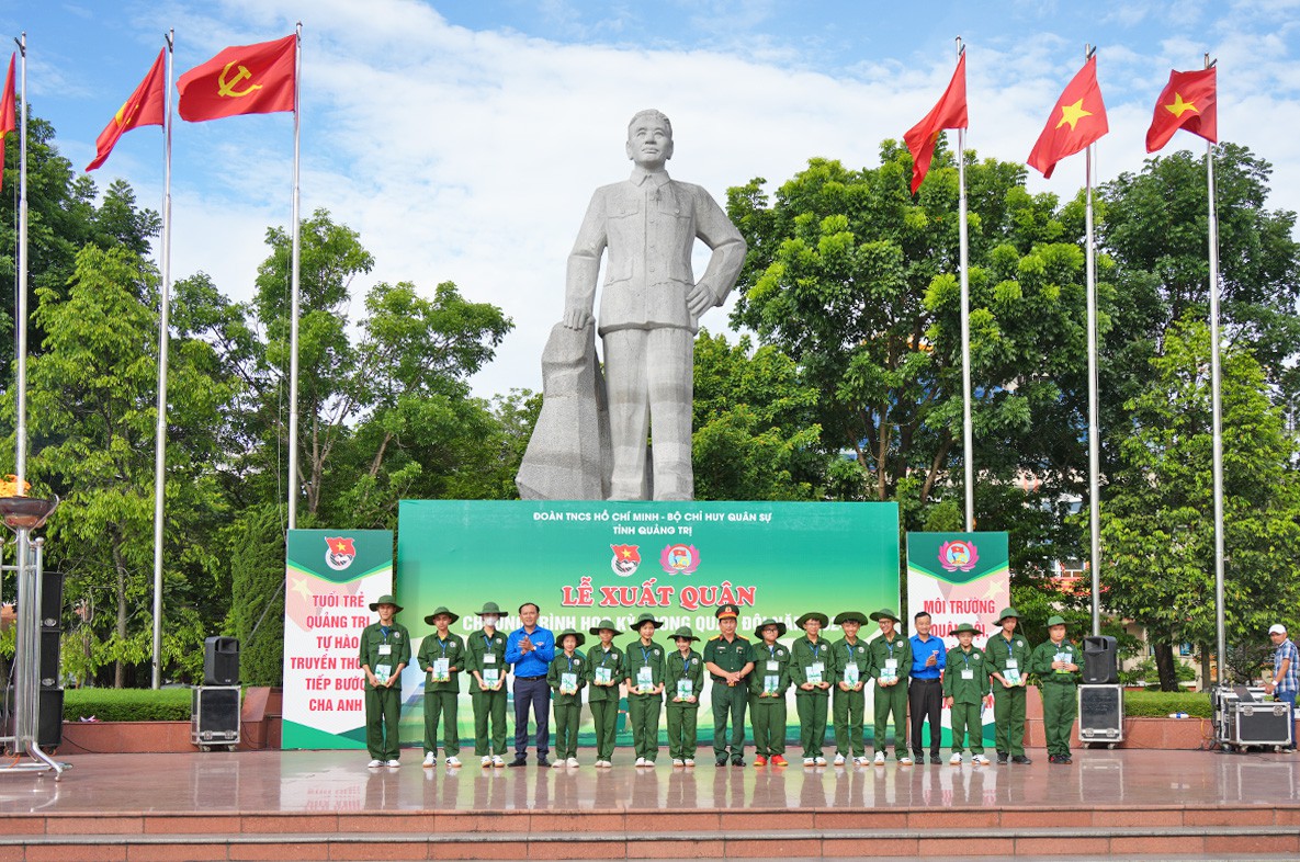 Chương trình ''Học kỳ trong quân đội'' năm 2024 tổ chức tại công viên Lê Duẩn, Tp. Đông Hà - Ảnh: Thanh Linh