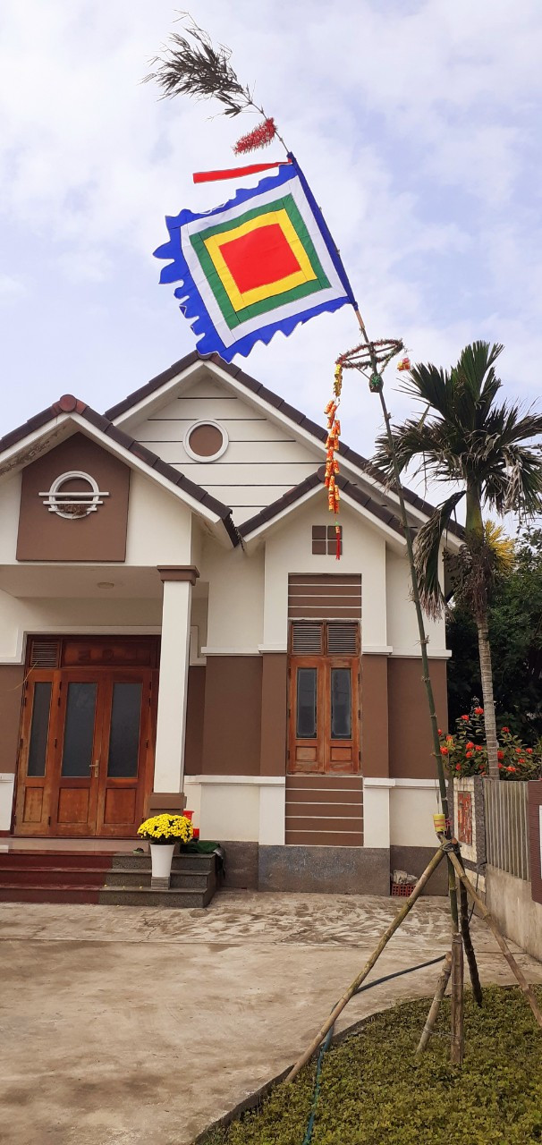  Cây nêu  ở một nhà dân  huyện Triệu Phong  - Ảnh: TA