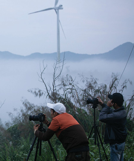 Vượt qua cung đường hơn 100km,cheo leo, hiểm trở, thành quả là 10 phút chụp mây.