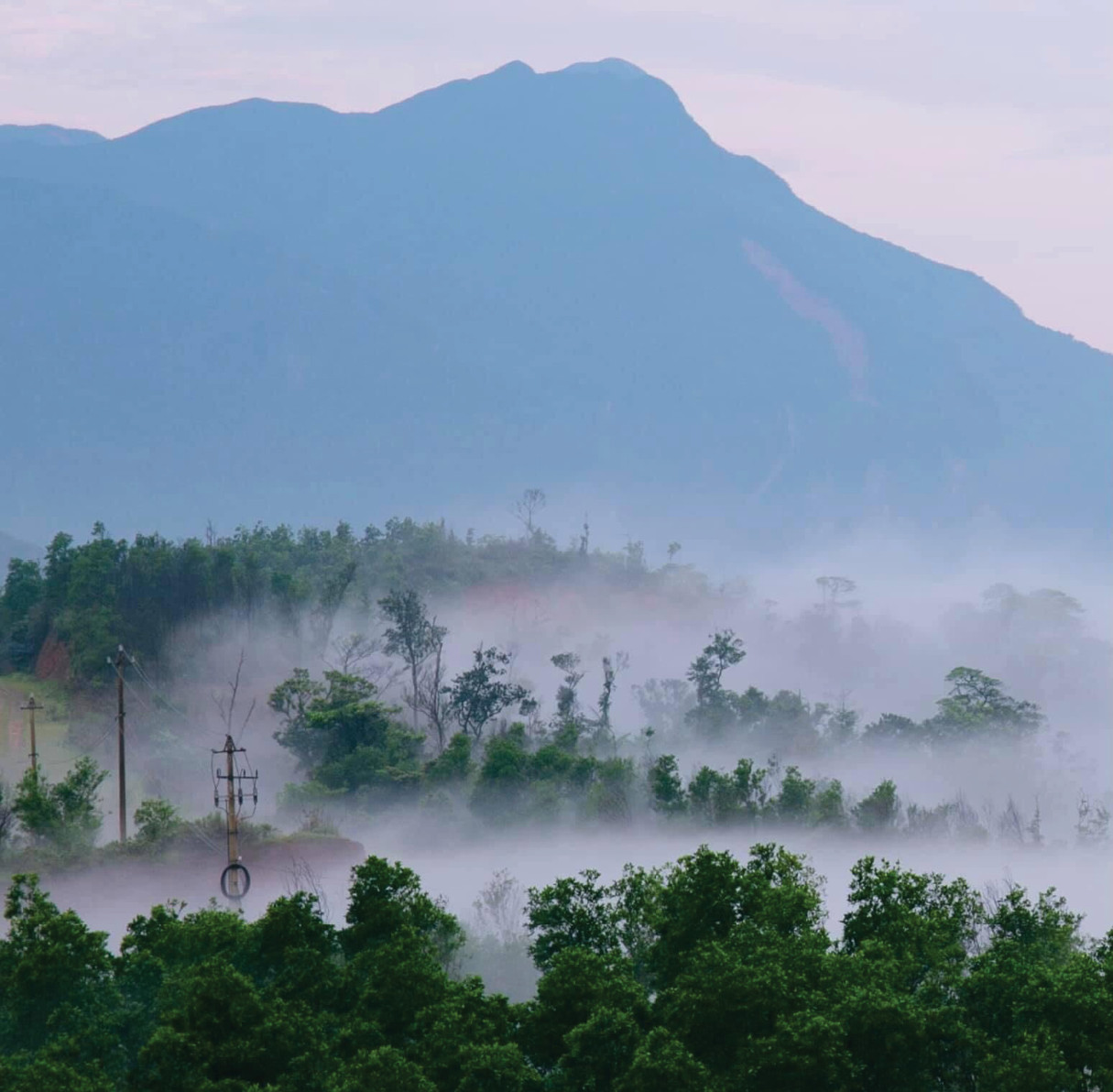 Dưới chân núi tá linh