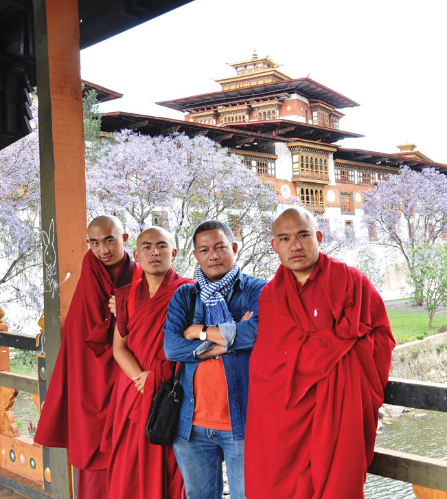 Tác giả và các nhà sư ở Bhutan