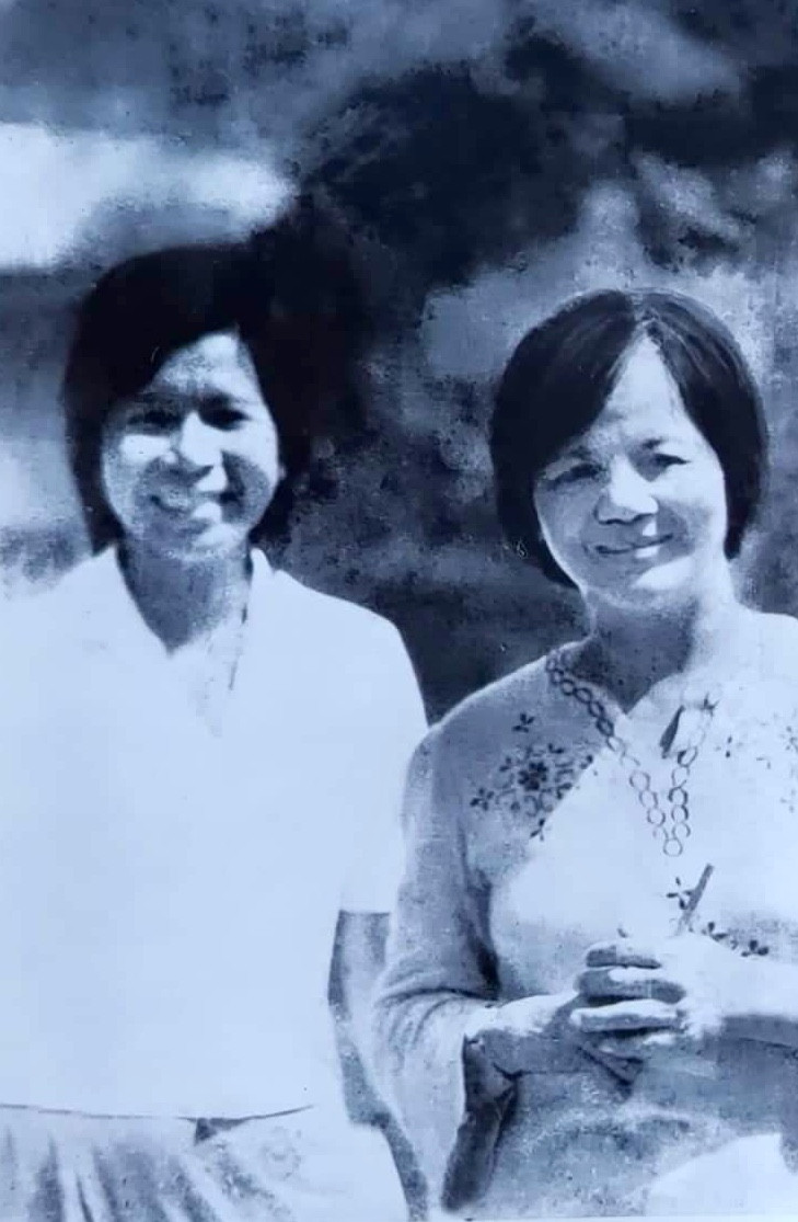 Nhạc sĩ Dixokhon (bên trái) và đạo diễn Xuân Phượng, Phnompenh 1979