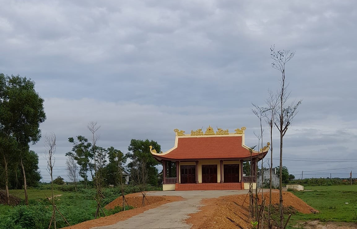 Đền thờ Thái phó Nguyễn Ư Dĩ vừa mới xây dựng ở làng Trà Liên, xã Triệu Giang, huyện Triệu Phong - xưa kia đây chính là dinh trấn Trà Bát của Chúa Nguyễn Hoàng