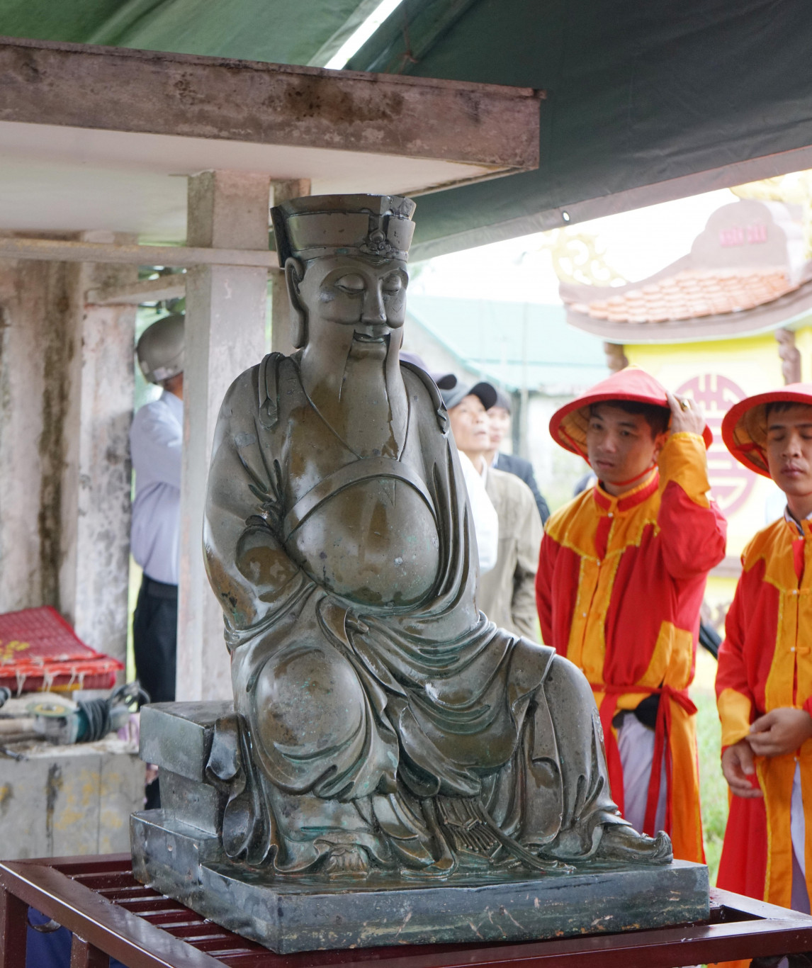 Tượng Thái phó Nguyễn Ư Dĩ được dân làng Trà Liên phụng thờ và ngành văn hóa tỉnh Quảng Trị cũng đã làm hồ sơ đề nghị công nhận pho tượng quý này là "bảo vật quốc gia".