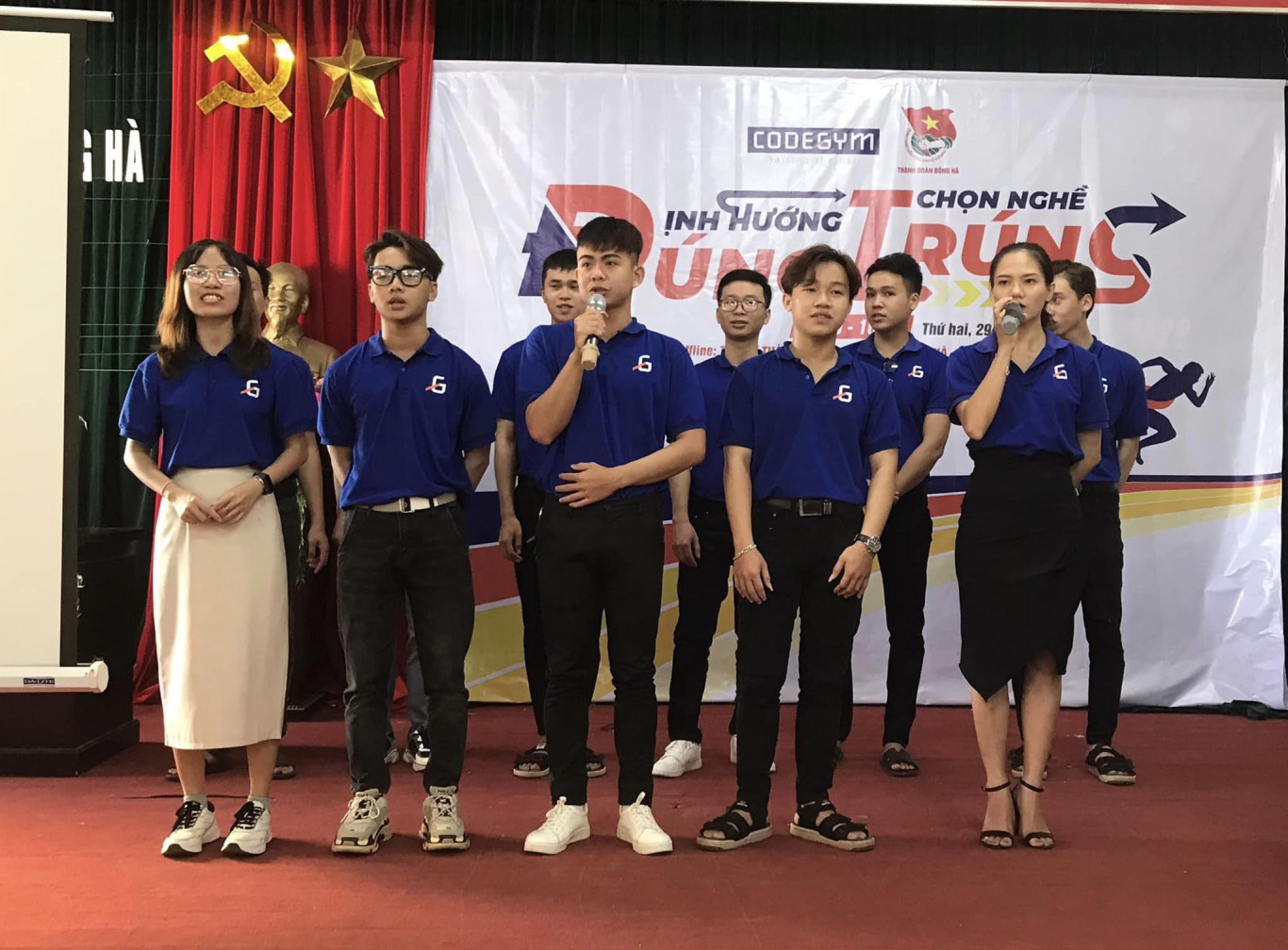 Thanh niên, học sinh tham gia Chương trình "Định hướng đúng, chọn nghề trúng" do Công ty cổ phần CodeGym Việt Nam phối hợp với Thành Đoàn Đông Hà, tỉnh Quảng Trị tổ chức - Ảnh: N.H