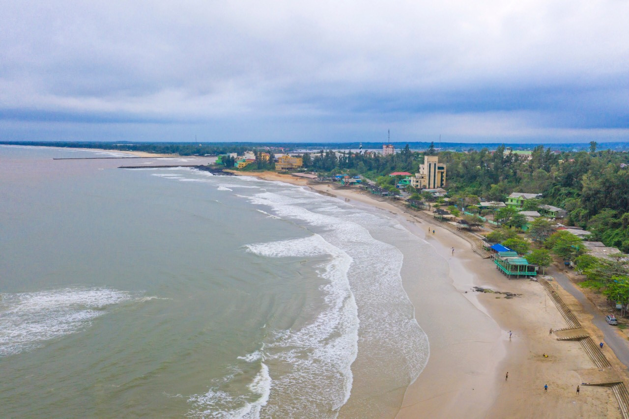 Với bờ biển dài 75 km, Quảng Trị là địa phương có hệ sinh thái biển đa dạng, ngư trường rộng lớn - Ảnh: Bảo Linh