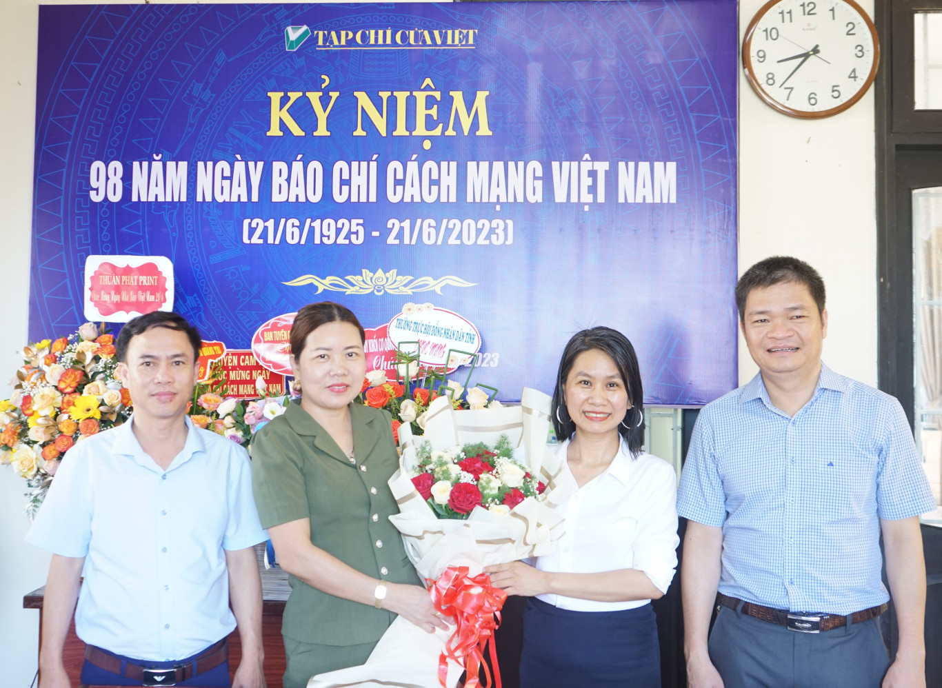 Huyện ủy-HĐND-UBND-UBMTTQVN huyện Vĩnh Linh chúc mừng