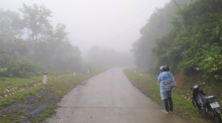 Một đoạn đường đèo Sa Mù vào giữa ngày hè - Ảnh: Trường Sơn