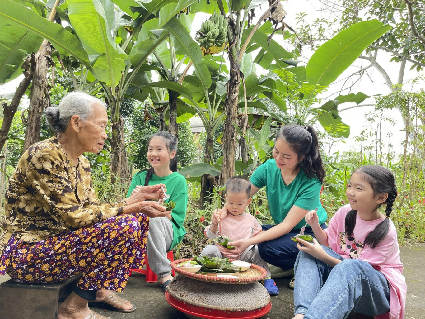 Người dân miền biển đều “nghiện” món quà quê bổ dưỡng. Trẻ nhỏ có thể ăn một lúc 4, 5 bánh mới hết thòm thèm.