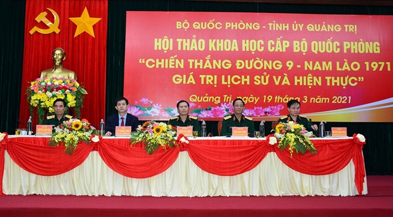 Đoàn Chủ tịch chủ trì Hội thảo.