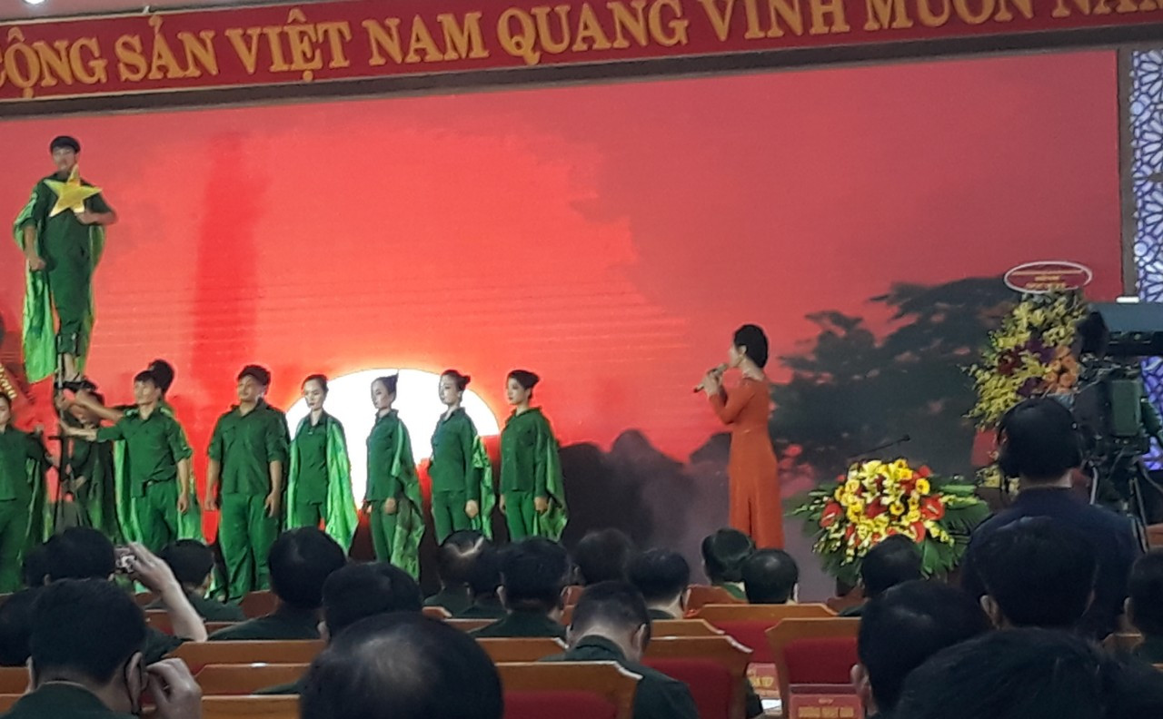 Văn nghệ chào mừng tại Hội thảo