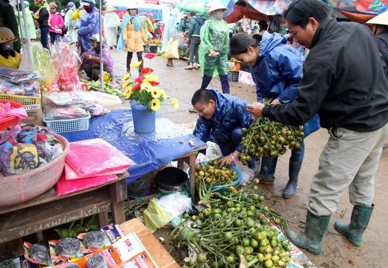 Busy Cam Lo fair- Photo: ST